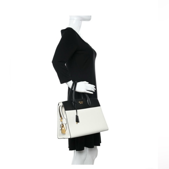 Prada handbag - Picture 1 of 16